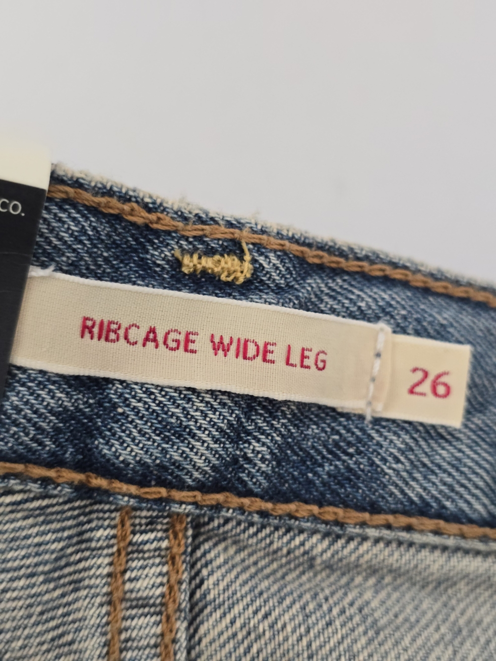 Levi's Premium Ribcage Wide Leg Jeans 26 Medium Wash NWT - Picture 4 of 8